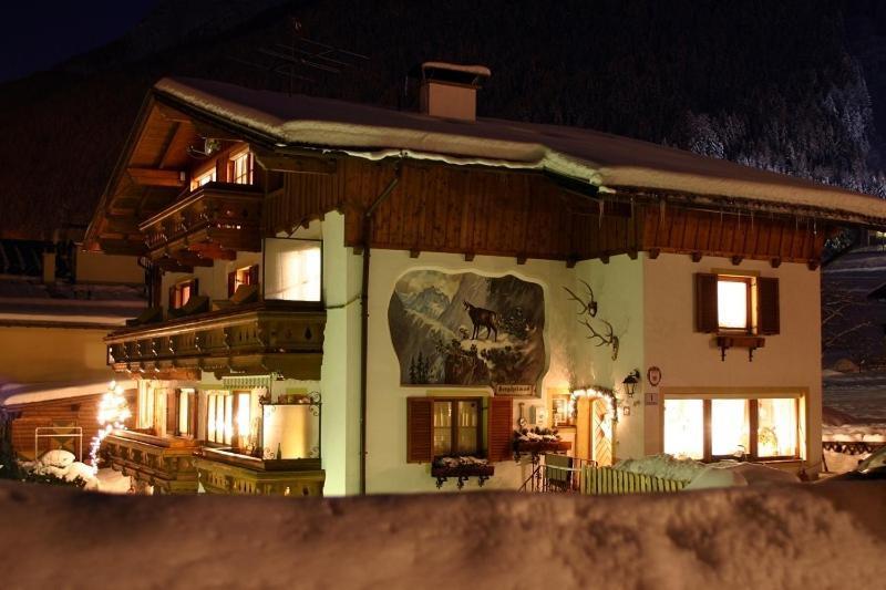 Gasthaus Haus Bergheimat - Familie Oberacher Fulpmes Exterior foto