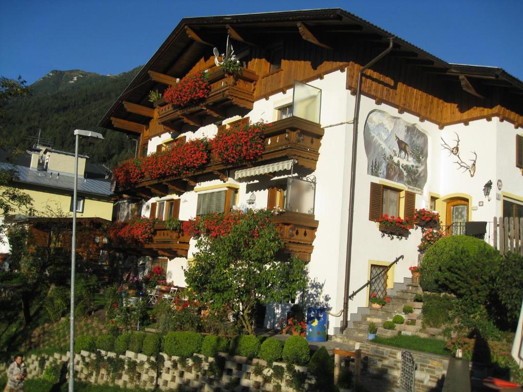 Gasthaus Haus Bergheimat - Familie Oberacher Fulpmes Exterior foto
