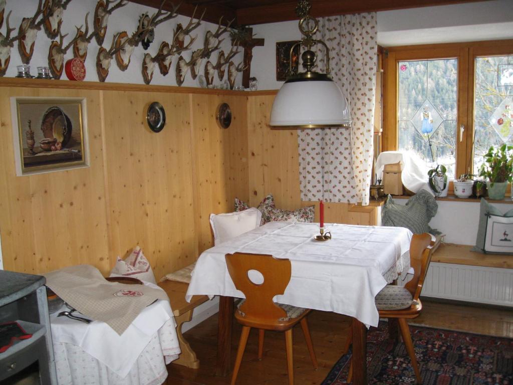 Gasthaus Haus Bergheimat - Familie Oberacher Fulpmes Exterior foto