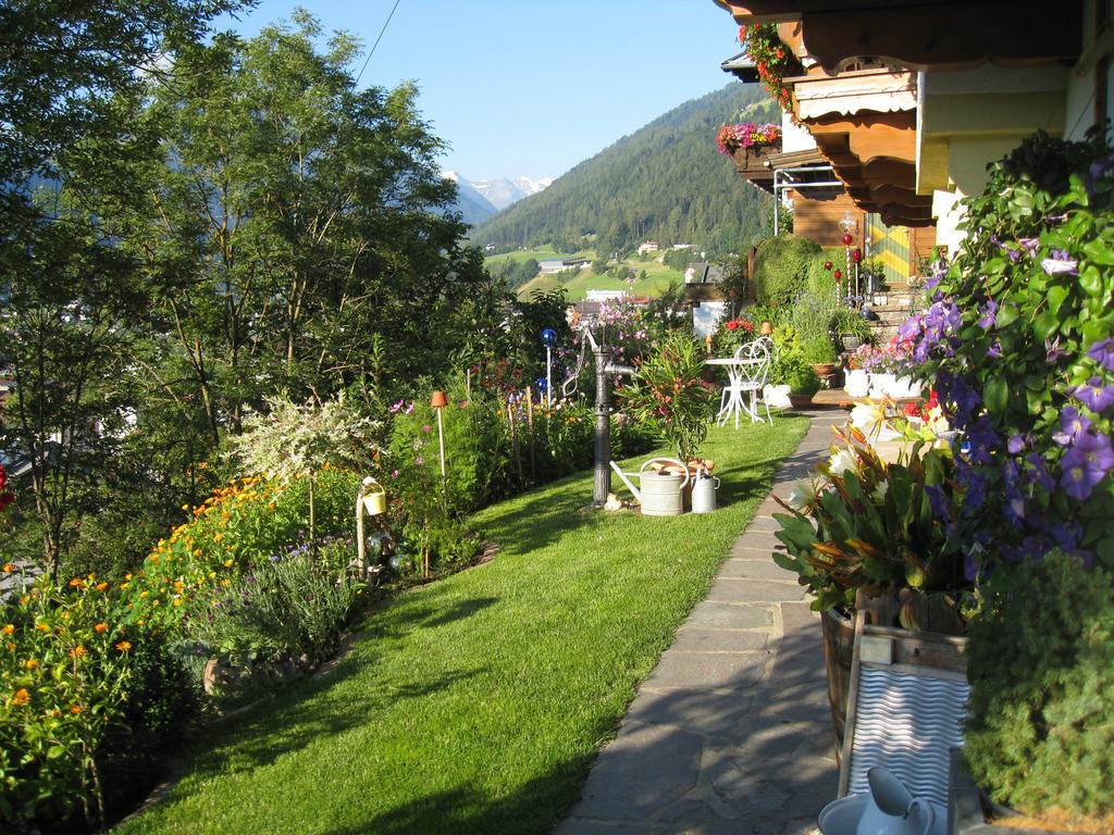 Gasthaus Haus Bergheimat - Familie Oberacher Fulpmes Exterior foto