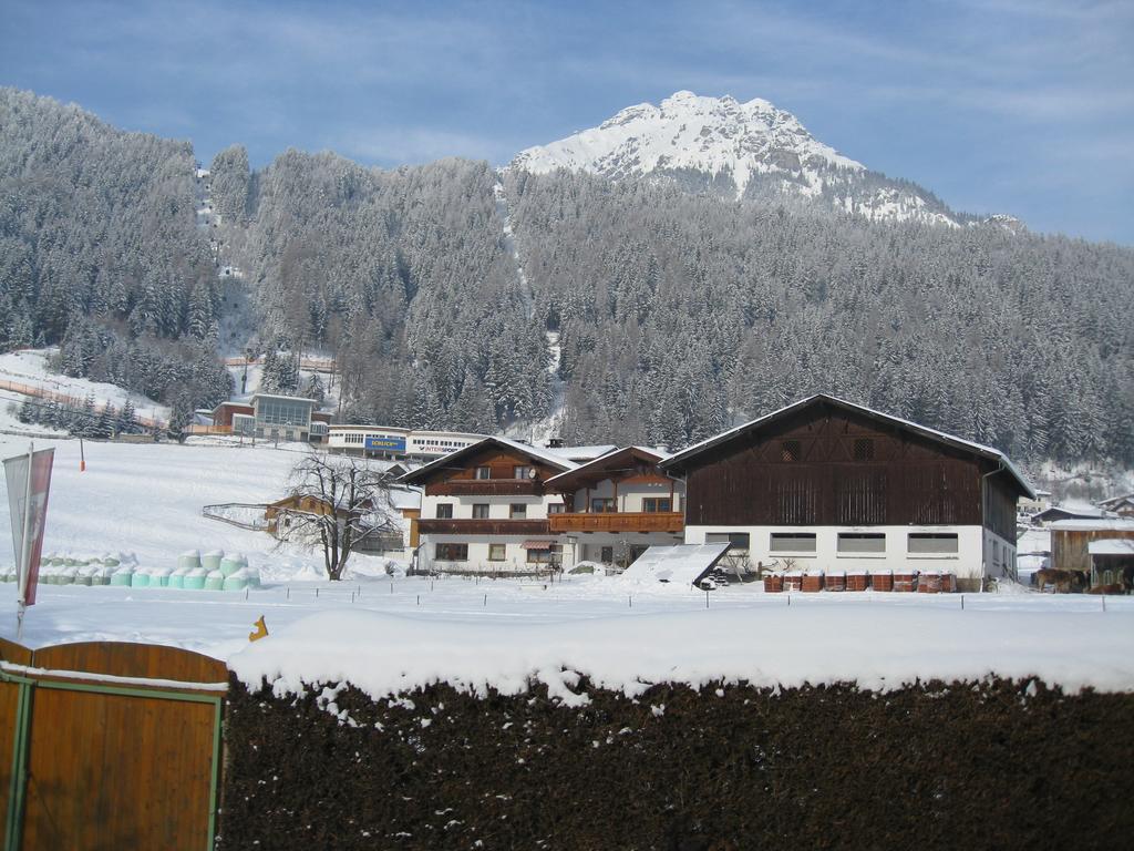 Gasthaus Haus Bergheimat - Familie Oberacher Fulpmes Exterior foto
